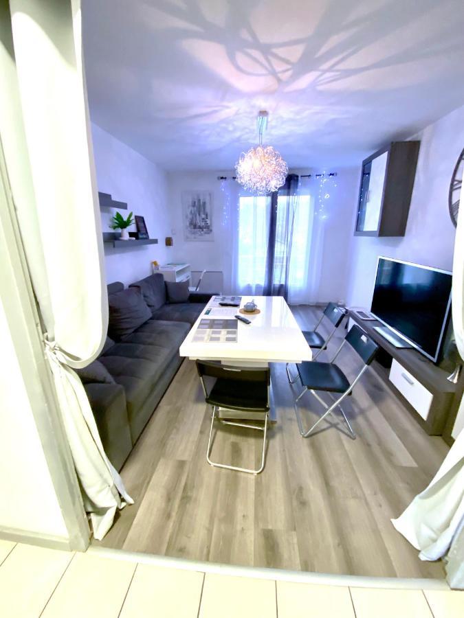 Le Cafe Charmant, Appartement Dans Immeuble Avec Parking Barriere, Balcon ลาร์แบรล ภายนอก รูปภาพ